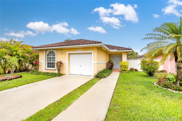 Bird Lakes South, 14301 SW 52nd St, Kendale Lakes, Florida 33175, image 2