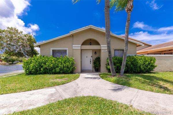 Westwind Lakes Garden Homes, 6552 SW 152nd Pl, Kendall West, Florida 33193, image 2