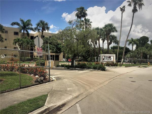 Fox Chase, 8625 NW 8th St #418, Fountainebleau, Florida 33126, image 2