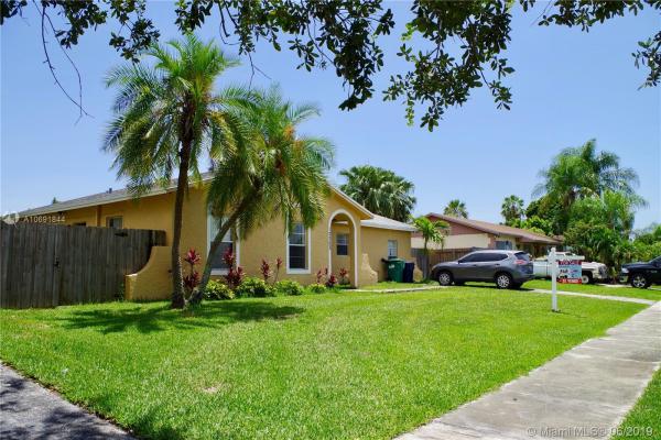 Meadow Wood Manor, 12353 SW 267th Ter, Kendale Lakes, Florida 33032, image 2