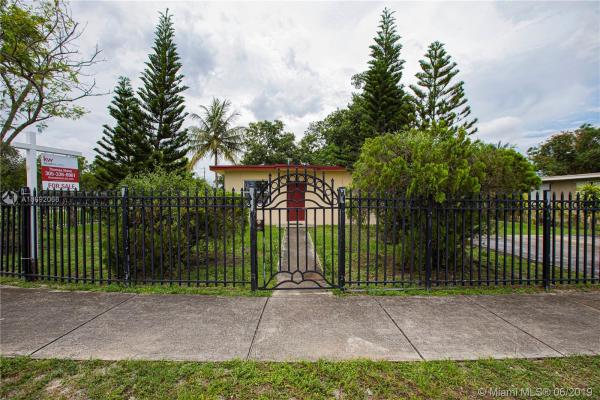 Hyde Park Manor, 1171 NW 142nd St, Golden Glades, Florida 33168, image 2