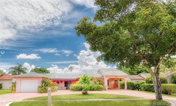 Country Lake Manors, 19251 NW 61st Ave, Country Club, Florida 33015, image 2