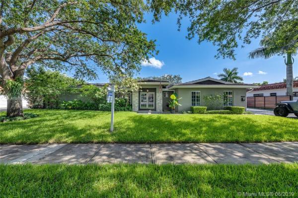 Loch Lomond, 6845 Gleneagle Dr, Miami Lakes, Florida 33014, image 2