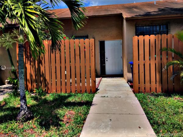 Aspen Townhomes, 19336 NW 67th Pl #19336, Country Club, Florida 33015, image 2