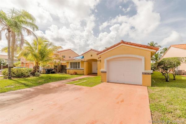 Park Isle At Lakes Of The Meadow, 15060 SW 42nd Ter, Kendall West, Florida 33185, image 2