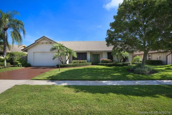 Frenchmen's Landing, 12977 La Rochelle Cir, Palm Beach Gardens, Florida 33410, image 2