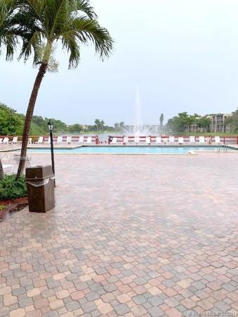 Poinciana Place Of Pine Island Ridge, 9430 Poinciana Pl #411, Davie, Florida 33324, image 2