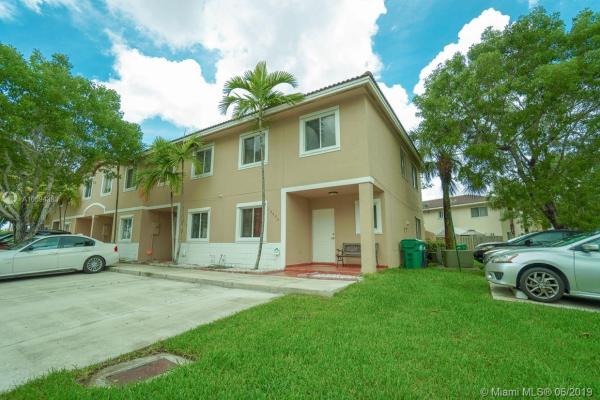 Weitzer Serena Lakes Townhomes, 13920 SW 172nd Ln, Richmond West, Florida 33177, image 2