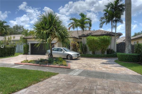 Royal Garden Estates, 8840 NW 164th St, Miami Lakes, Florida 33018, image 2