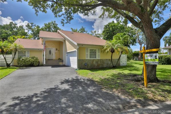 Summer Tree, 15143 SW 142nd Ct, Country Walk, Florida 33186, image 2