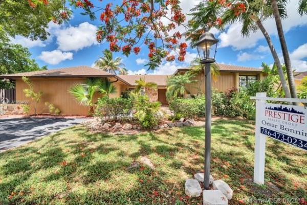 Glen Cove West, 9527 SW 118th Pl, Kendall, Florida 33186, image 2