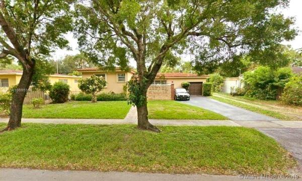 Country Club Estates, 288 La Villa Dr, Miami Springs, Florida 33166, image 2
