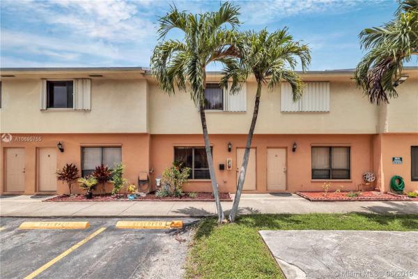 8370 NW 8th St #9, Fountainebleau, Florida 33126, image 2