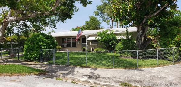 Heftler Homes, 5521 SW 104th Ave, Westwood Lakes, Florida 33165, image 2