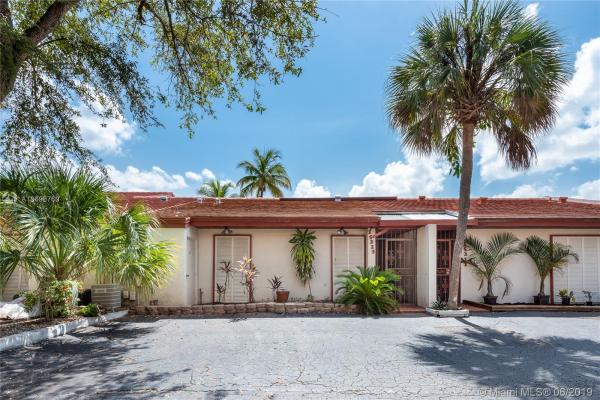 Loch Isle, 15313 W Loch Isle Dr W, Miami Lakes, Florida 33014, image 2