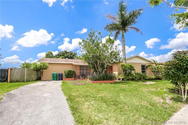 Meadow Wood Manor, 13020 SW 260th Ter, Princeton, Florida 33032, image 2