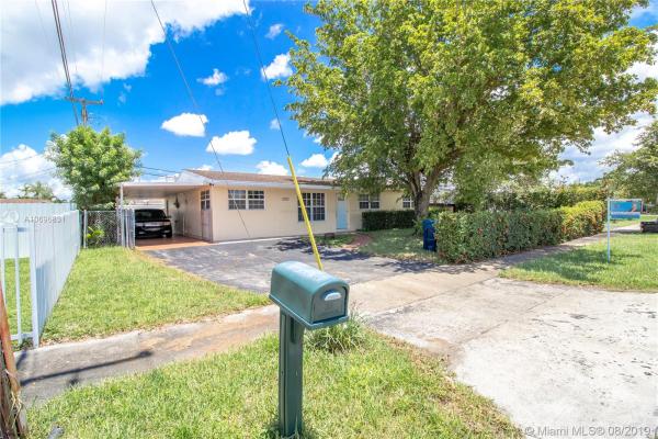Heftler Homes, 10511 SW 42nd St, Westwood Lakes, Florida 33165, image 2