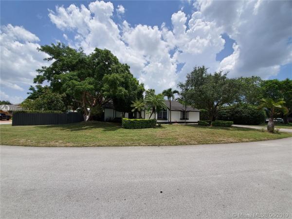 Kings Grant East, 14871 SW 155th Ter, Richmond West, Florida 33187, image 2