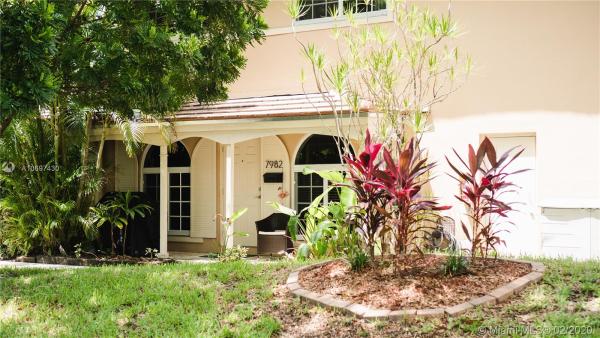 Camino Circle, 7982 Camino Cir #B-1, Glenvar Heights, Florida 33143, image 2