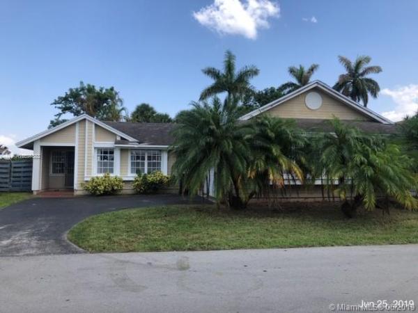 Royal Glen, 10064 SW 141st Ct, The Hammocks, Florida 33186, image 2