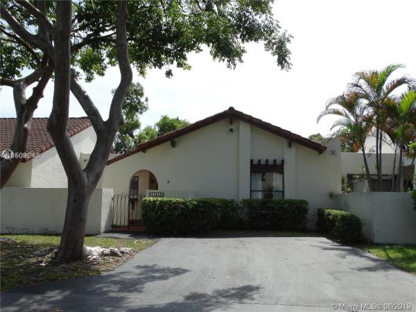 Town Villas In The Crossings, 11513 SW 133rd Pl, The Crossings, Florida 33186, image 2