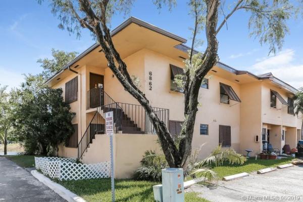 Laguna Tropical, 6862 NW 173rd Dr #412, Country Club, Florida 33015, image 2