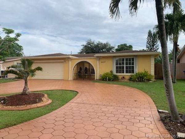 The Knolls, 8637 N Lexington Dr, Miramar, Florida 33025, image 2