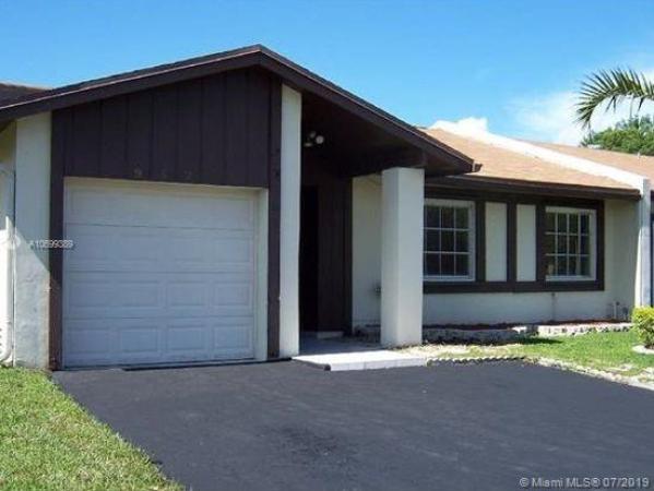 9571 W Elm Ln, Miramar, Florida 33025, image 2