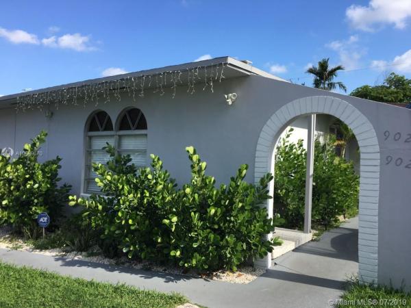 9021 SW 42nd St, Westwood Lakes, Florida 33165, image 2