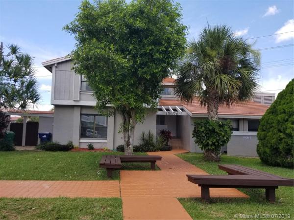 Deerwood Townhomes, 15076 SW 127th Ct, Three Lakes, Florida 33186, image 2