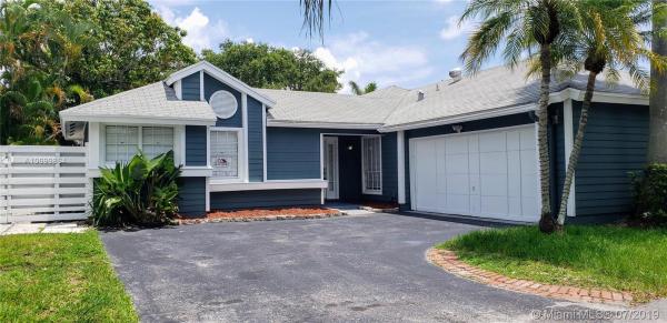 Royal Glen, 10135 SW 139th Pl, The Hammocks, Florida 33186, image 2
