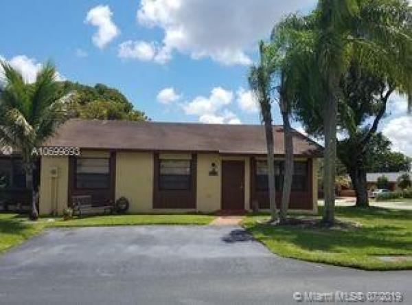 Westwind Lakes Townhouses, 14770 SW 65th Ter #14770, Kendall West, Florida 33193, image 2