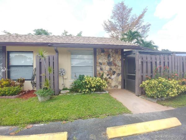 Villas At Carriage Hills Lakeside, 200 Briarwood Cir #4-7, Hollywood, Florida 33024, image 2