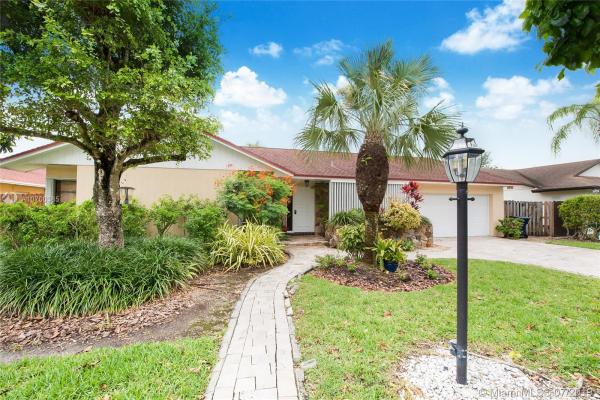Glen Cove, 11570 SW 98th St, Kendall, Florida 33176, image 2