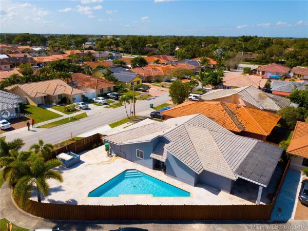 Garson, 14601 SW 48th St, Kendale Lakes, Florida 33175, image 2