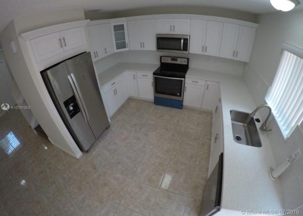 Weitzer Serena Lakes Townhomes, 13925 SW 176th Ln #13925, Richmond West, Florida 33177, image 2