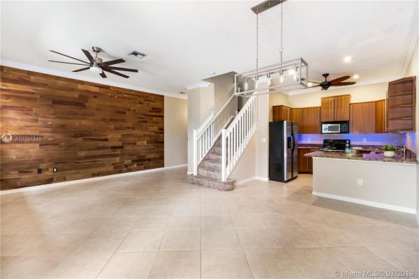 Villa Escondida, 3020 NE 5th Ter #8, Wilton Manors, Florida 33334, image 2
