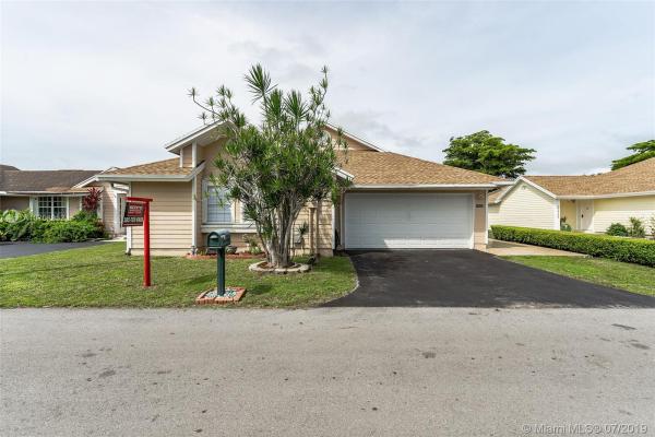 Royal Glen, 14035 SW 100th LN, The Hammocks, Florida 33186, image 2