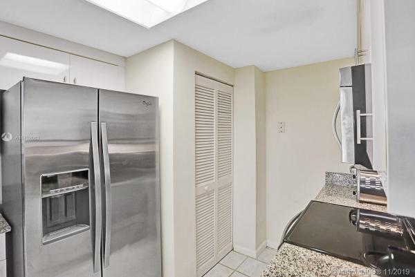 Courvoisier Courts, 701 Brickell Key Blvd #706, Miami, Florida 33131, image 2