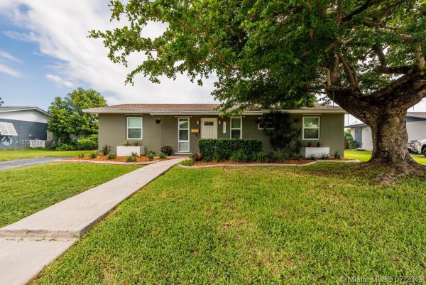 Pine Manor, 445 NW 16th St, Homestead, Florida 33030, image 2