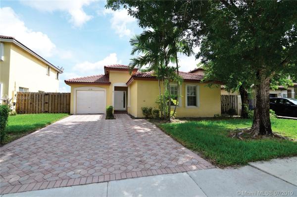 Bonita Lakes, 12383 SW 140th St, Three Lakes, Florida 33186, image 2