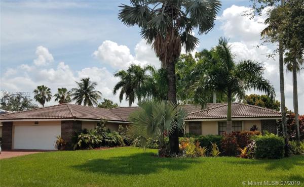 Country Club Of Miami Estates, 19265 E Saint Andrews Dr, Country Club, Florida 33015, image 2