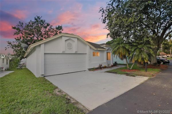 Hunter Glen, 1363 W Glen Oak Rd, North Lauderdale, Florida 33068, image 2