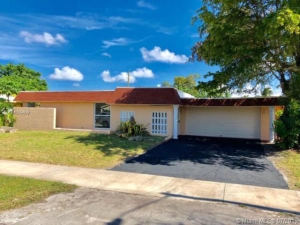 Carol City Gardens, 4010 NW 190th St, Miami Gardens, Florida 33055, image 2