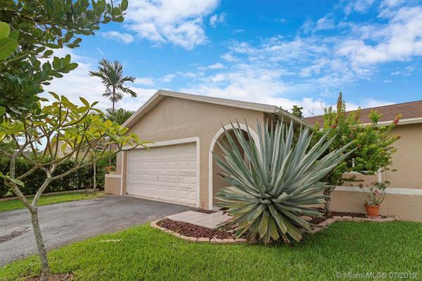 Meadow Wood Manor, 12286 SW 259th Ter, Goulds, Florida 33032, image 2