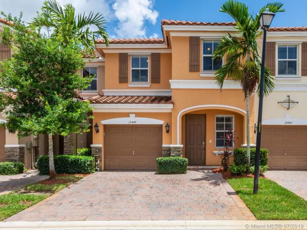 Emerald Creek Townhomes, 12449 Emerald Creek Mnr, Plantation, Florida 33324, image 2