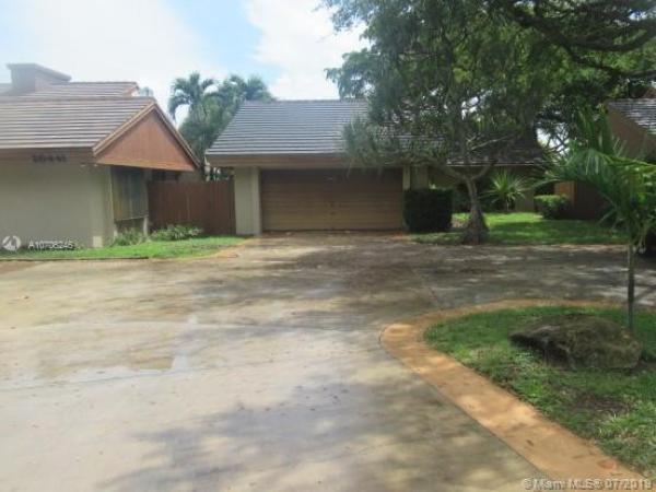 Sky Lake Villas, 20435 NE 10th Pl, Ives Estates, Florida 33179, image 2