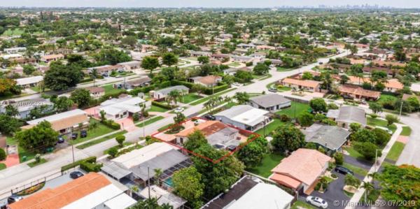 Heftler Homes, 10320 SW 52nd St, Westwood Lakes, Florida 33165, image 2