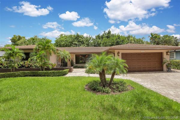Miami Lakes Residential, 6530 Lake Blue Dr, Miami Lakes, Florida 33014, image 2