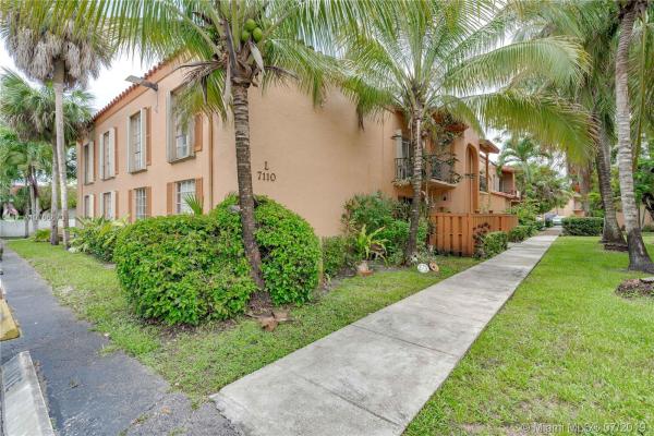 Cypress Village, 7110 Fairway Dr #L20, Miami Lakes, Florida 33014, image 2